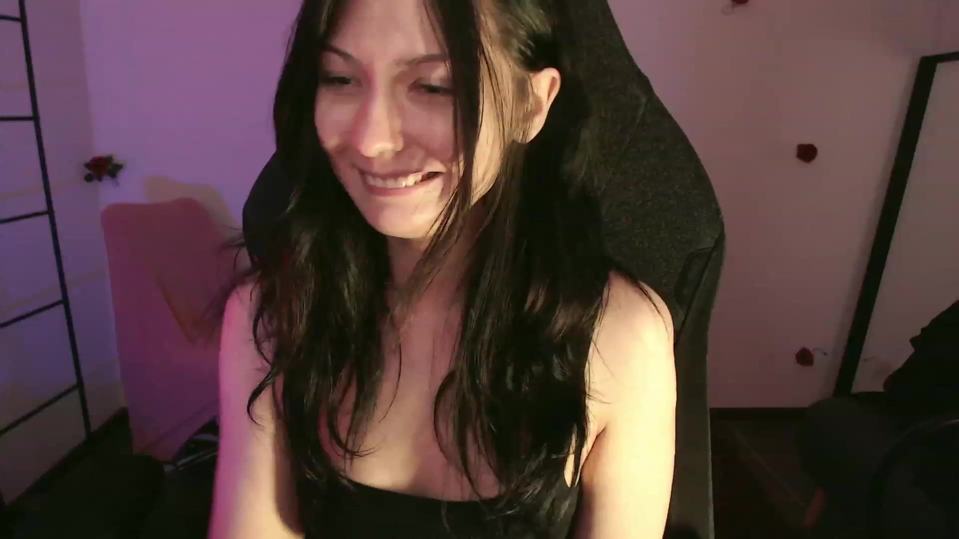 Gallery image thumbnail from r00m704v01d's myfreecams stream on, 03/19/2024, 02:32 image 11 of 20