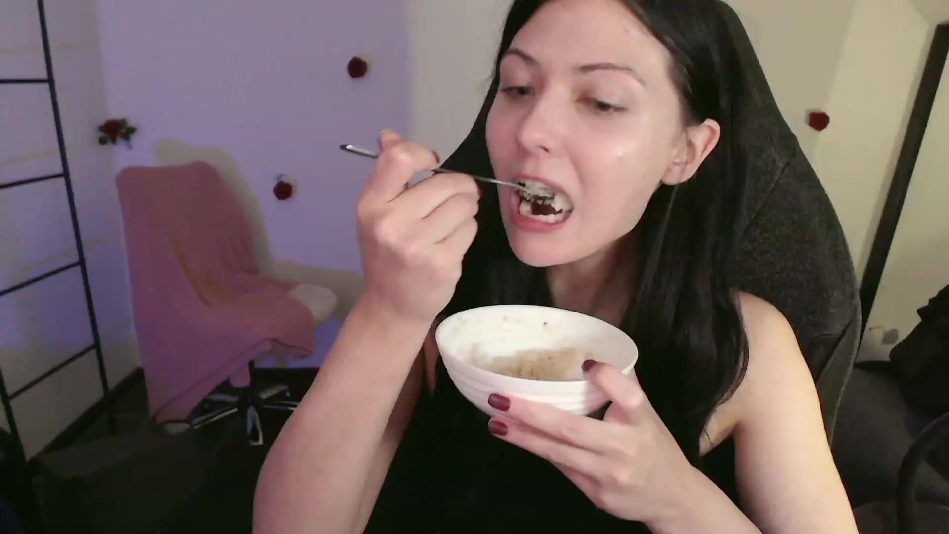 Gallery image thumbnail from r00m704v01d's myfreecams stream on, 03/19/2024, 02:32 image 4 of 20