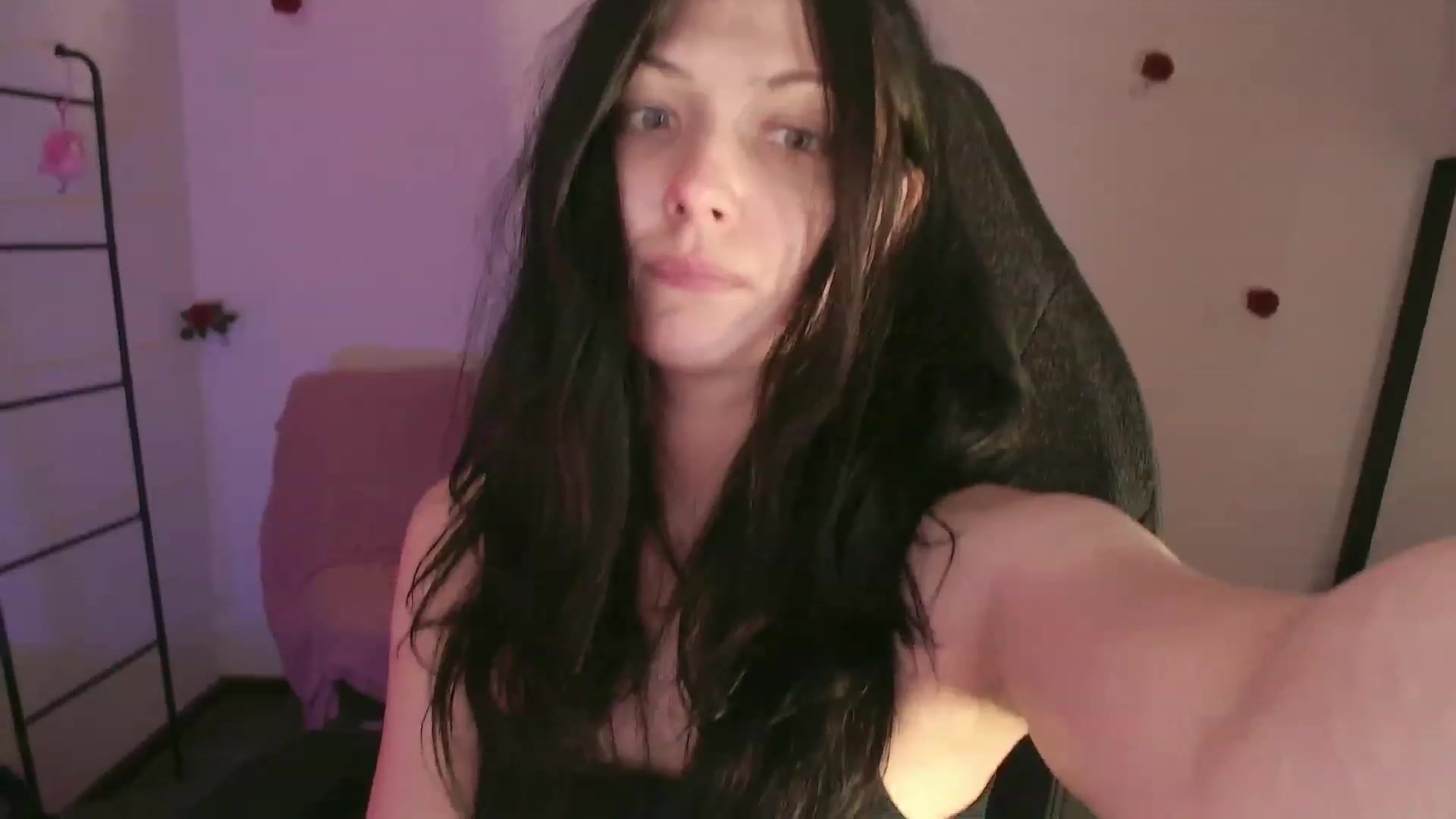 Gallery image thumbnail from r00m704v01d's myfreecams stream on, 03/19/2024, 03:03 image 20 of 20
