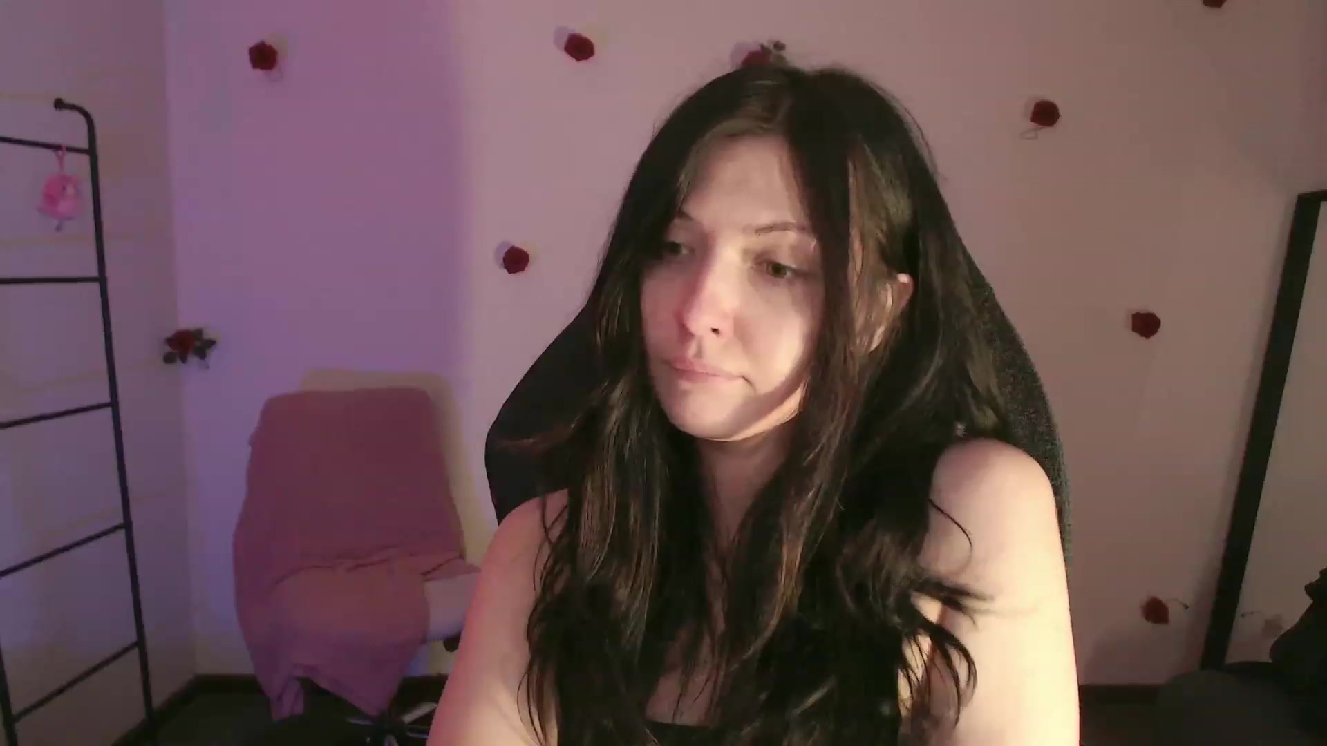 Gallery image thumbnail from r00m704v01d's myfreecams stream on, 03/19/2024, 03:03 image 18 of 20