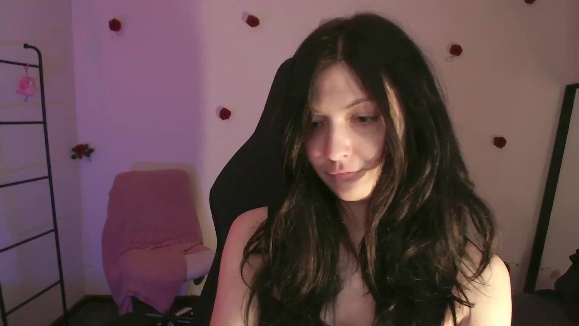Gallery image thumbnail from r00m704v01d's myfreecams stream on, 03/19/2024, 03:03 image 19 of 20