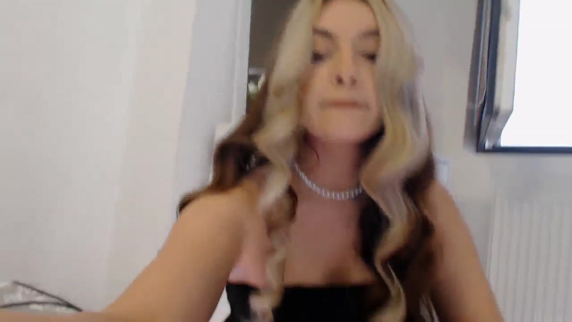 Gallery image thumbnail from rainbowsky's myfreecams stream on, 08/31/2024, 19:20 image 2 of 20