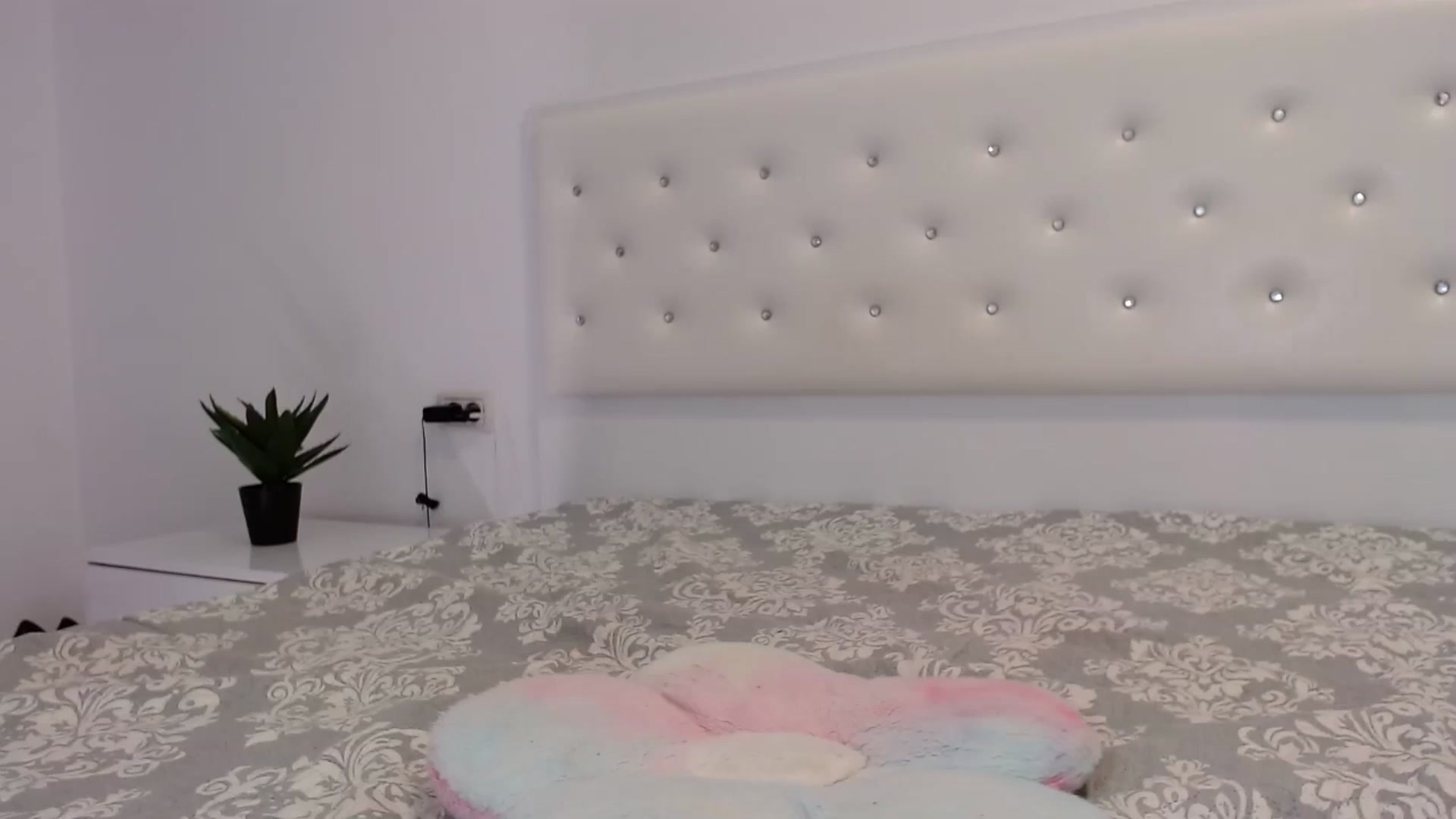 Gallery image thumbnail from rainbowsky's myfreecams stream on, 09/11/2024, 15:24 image 6 of 20