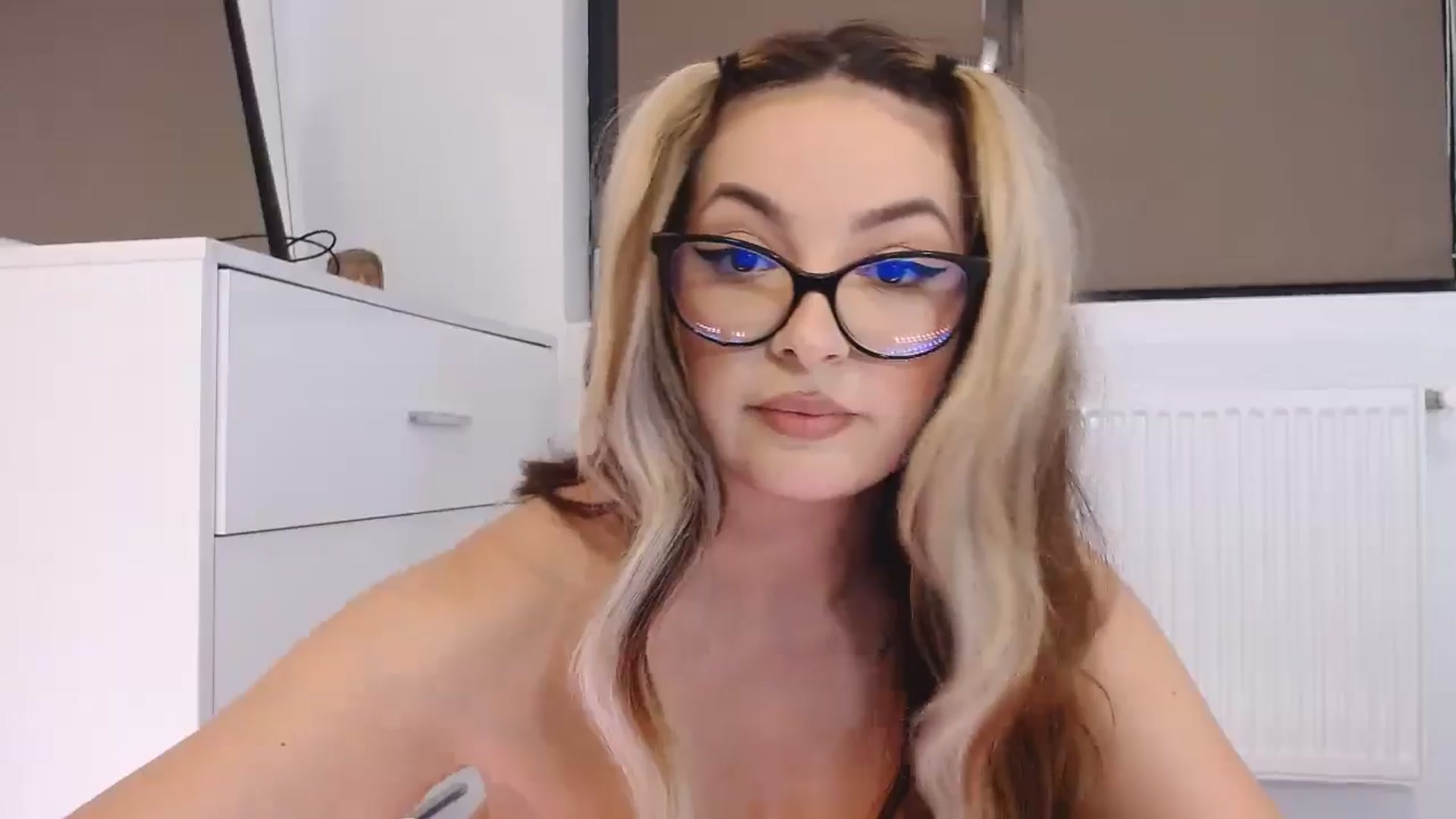 Gallery image thumbnail from rainbowsky's myfreecams stream on, 09/11/2024, 16:25 image 11 of 20