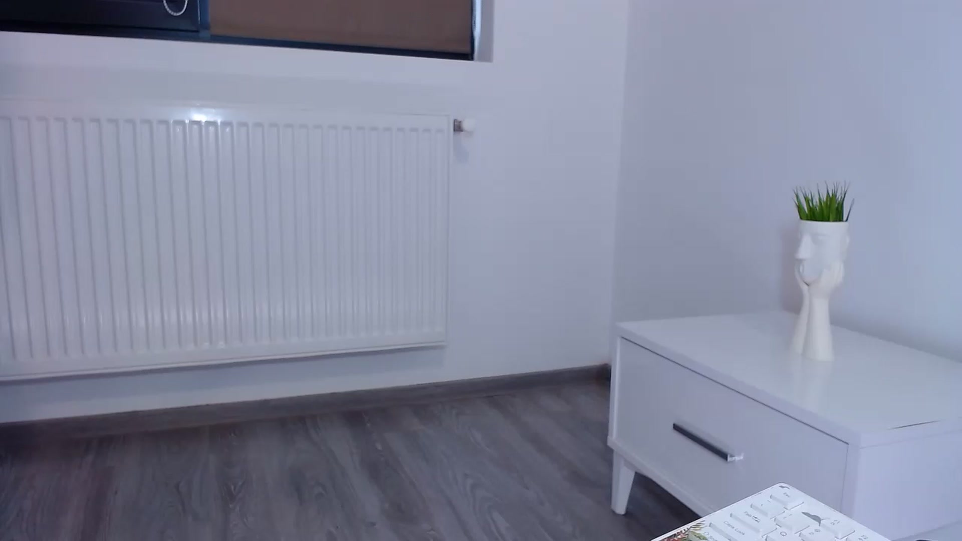 Gallery image thumbnail from rainbowsky's myfreecams stream on, 09/15/2024, 14:43 image 1 of 20