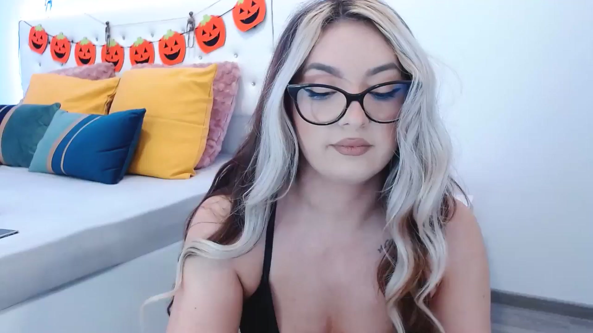 Gallery image thumbnail from rainbowsky's myfreecams stream on, 10/30/2024, 05:09 image 1 of 20