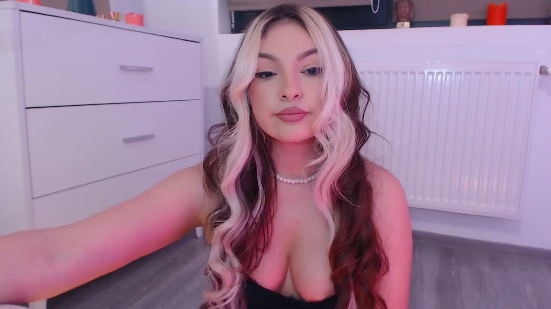 Gallery image thumbnail from rainbowsky's myfreecams stream on, 11/29/2024, 03:22 image 20 of 20