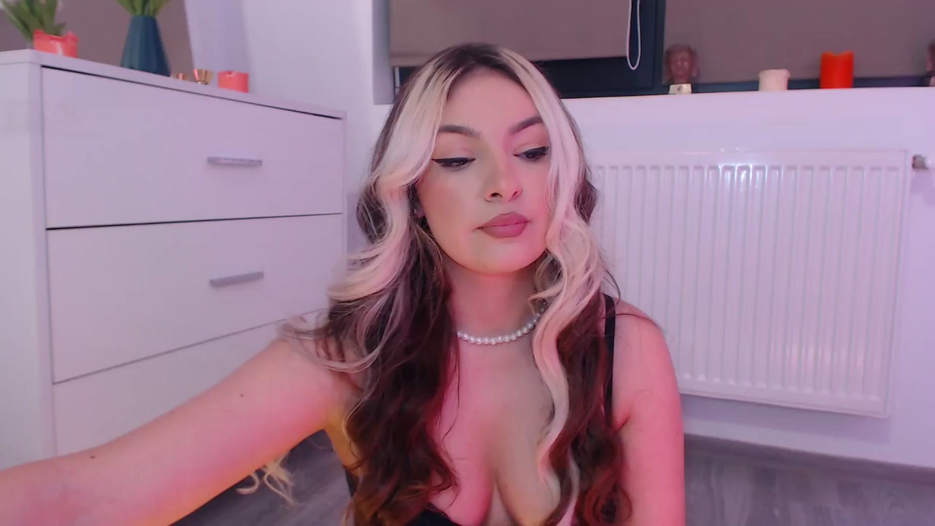 Gallery image thumbnail from rainbowsky's myfreecams stream on, 11/29/2024, 04:01 image 1 of 20