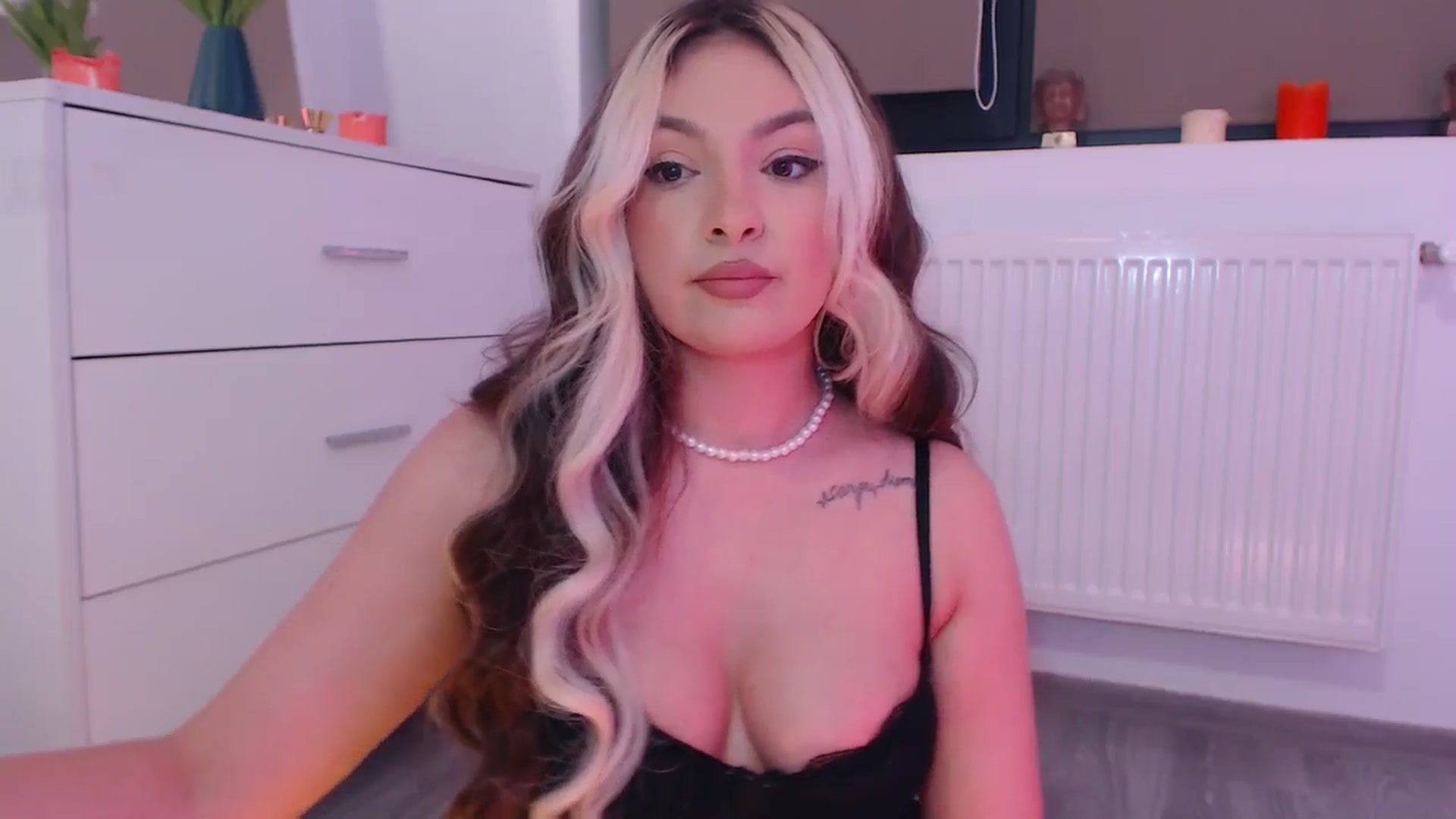 Gallery image thumbnail from rainbowsky's myfreecams stream on, 11/29/2024, 04:01 image 7 of 20