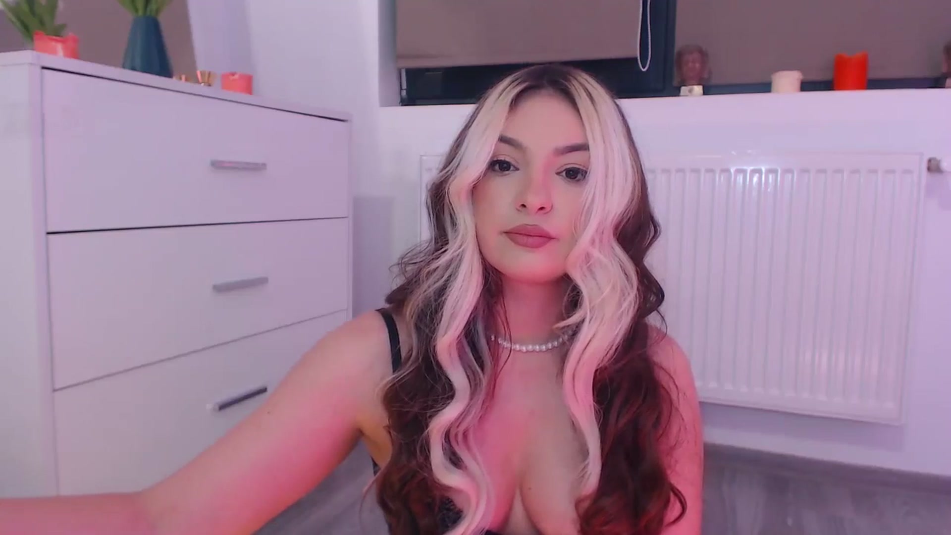 Gallery image thumbnail from rainbowsky's myfreecams stream on, 11/29/2024, 04:01 image 12 of 20