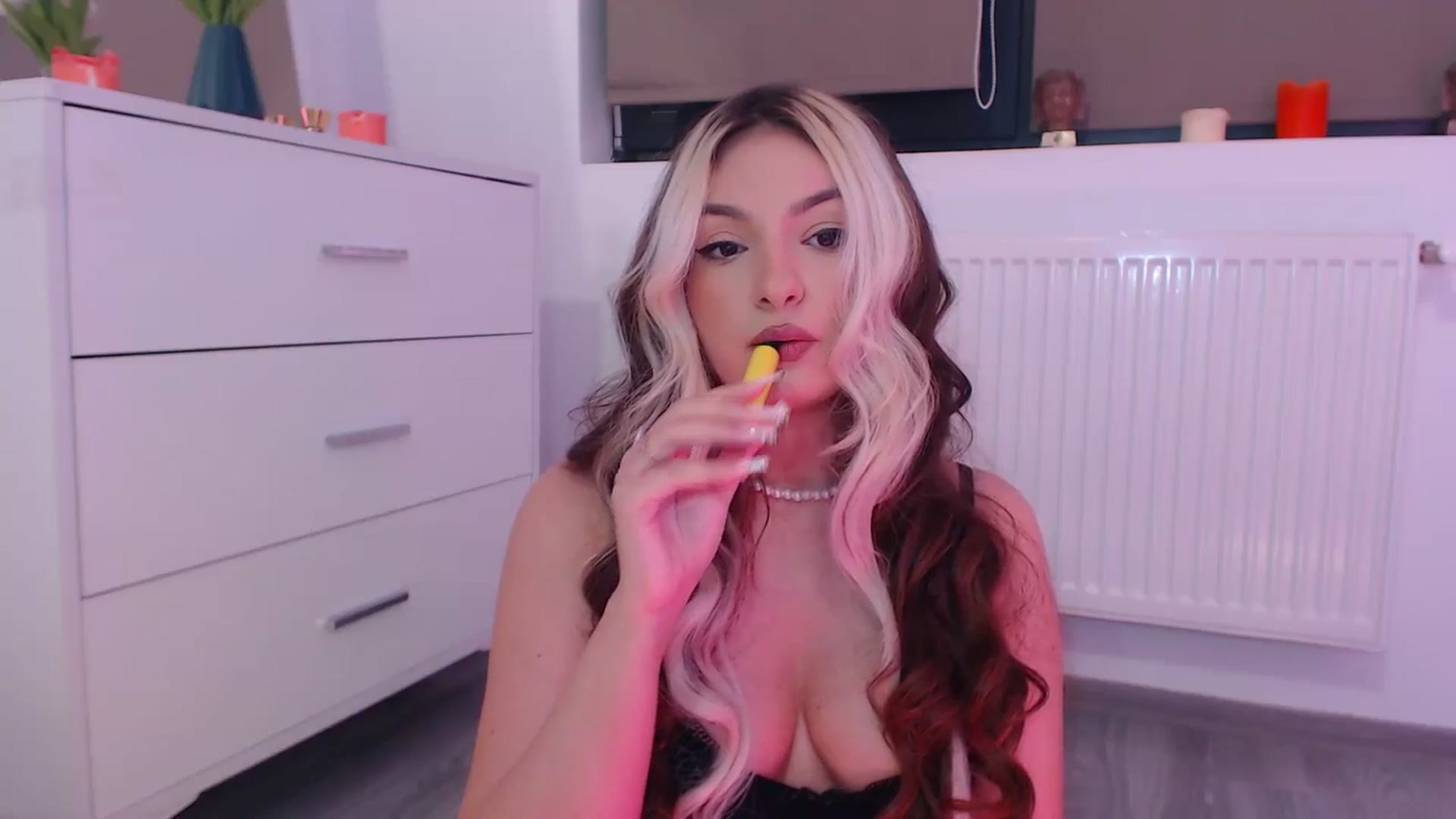Gallery image thumbnail from rainbowsky's myfreecams stream on, 11/29/2024, 04:01 image 10 of 20