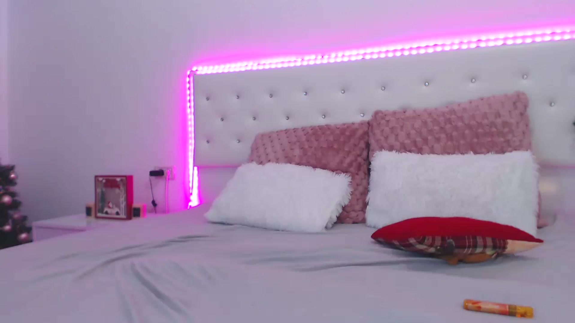 Gallery image thumbnail from rainbowsky's myfreecams stream on, 12/12/2024, 07:32 image 1 of 20