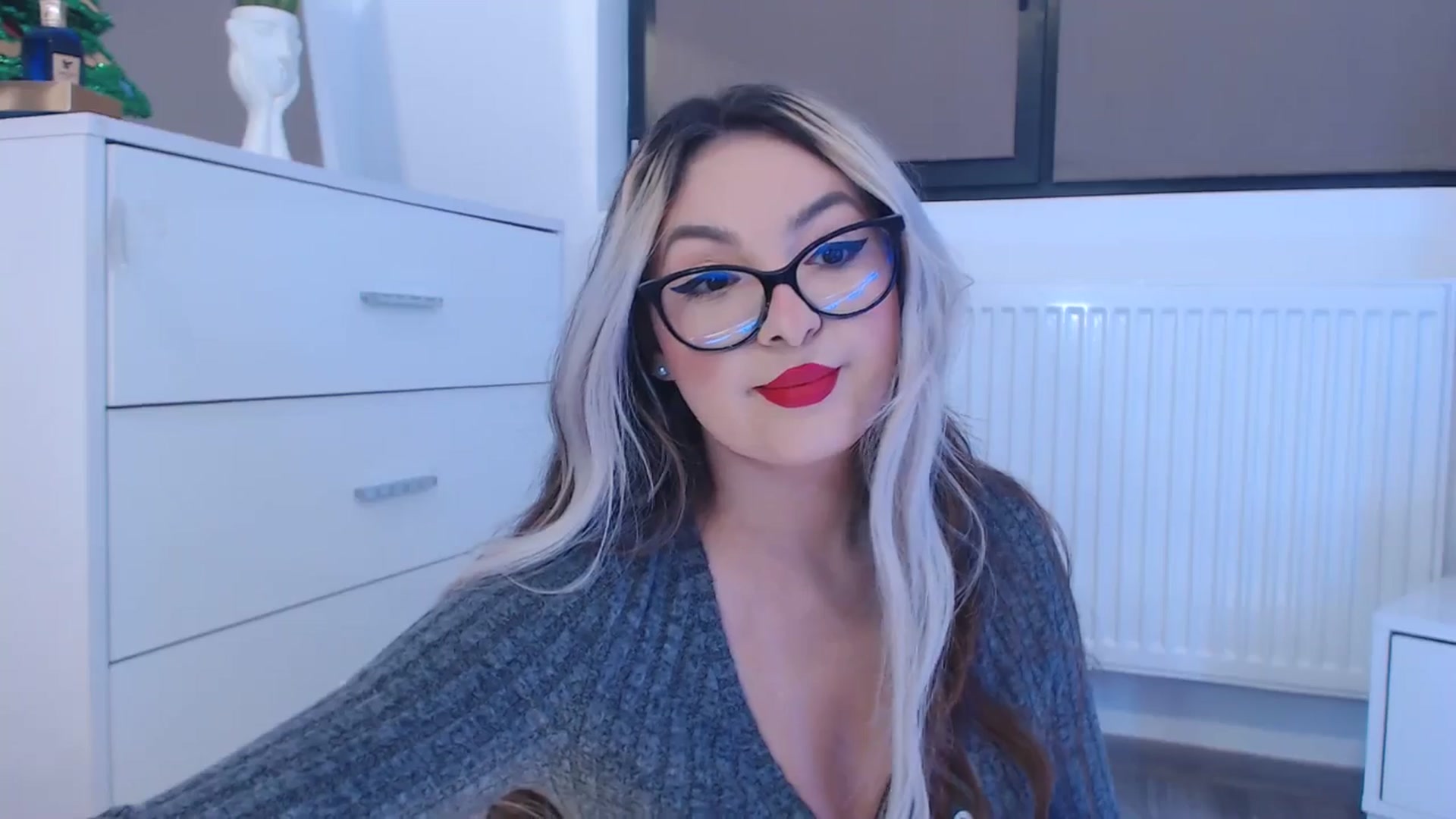Gallery image thumbnail from rainbowsky's myfreecams stream on, 12/27/2024, 02:33 image 6 of 20