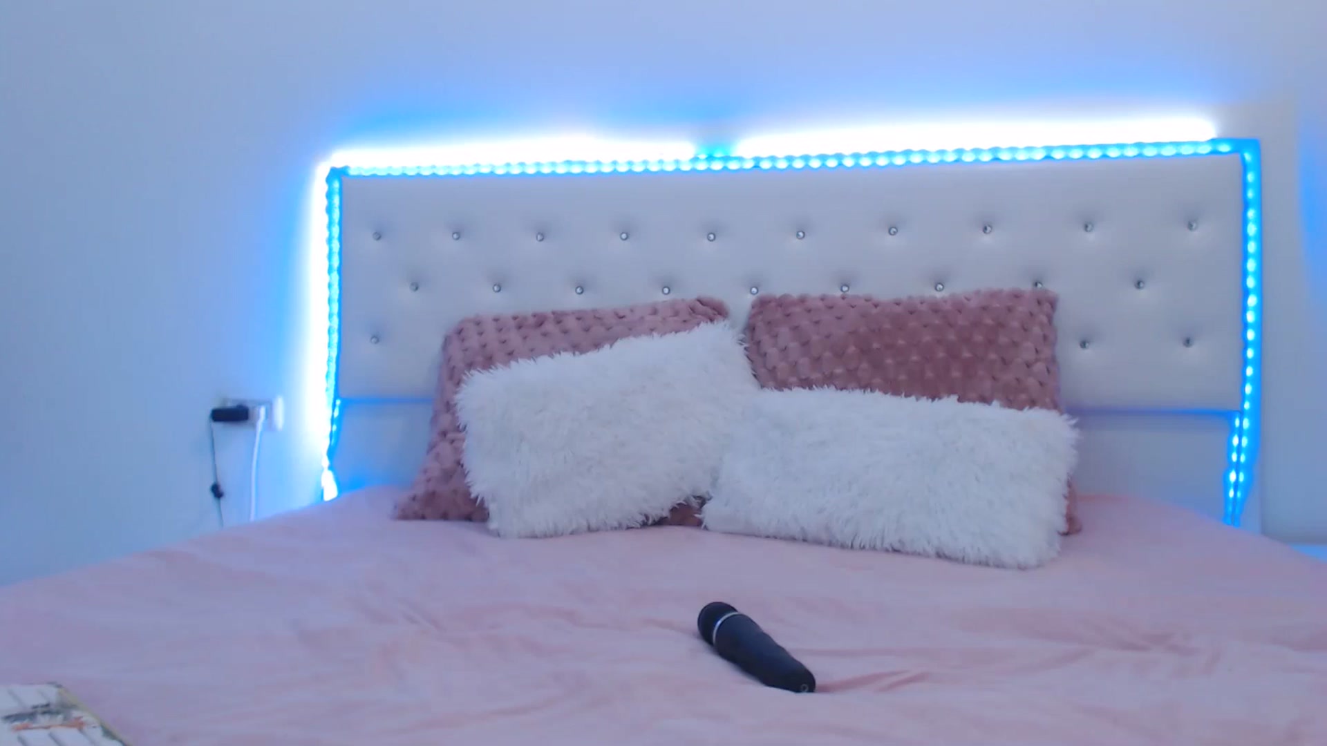 Gallery image thumbnail from rainbowsky's myfreecams stream on, 12/27/2024, 04:01 image 12 of 20