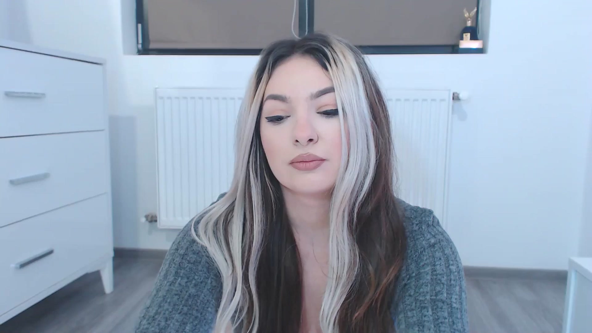 Gallery image thumbnail from rainbowsky's myfreecams stream on, 01/21/2025, 05:34 image 5 of 20