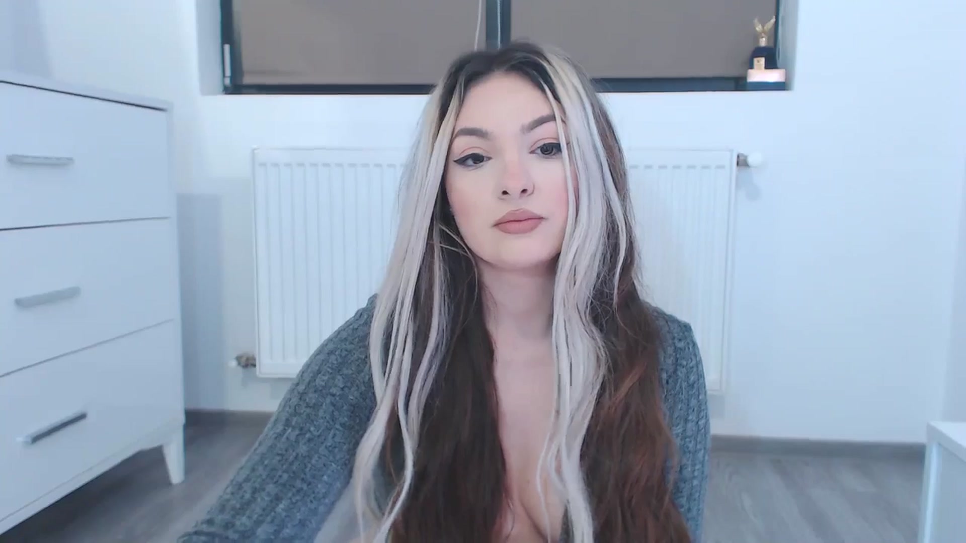 Gallery image thumbnail from rainbowsky's myfreecams stream on, 01/21/2025, 05:34 image 3 of 20