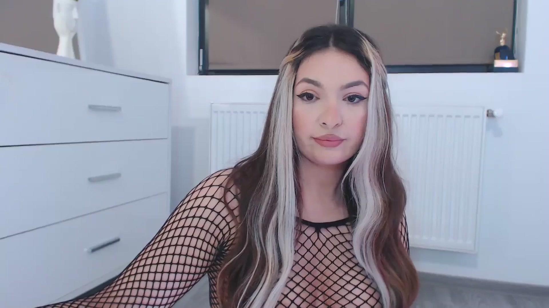 Gallery image thumbnail from rainbowsky's myfreecams stream on, 01/22/2025, 16:33 image 13 of 20
