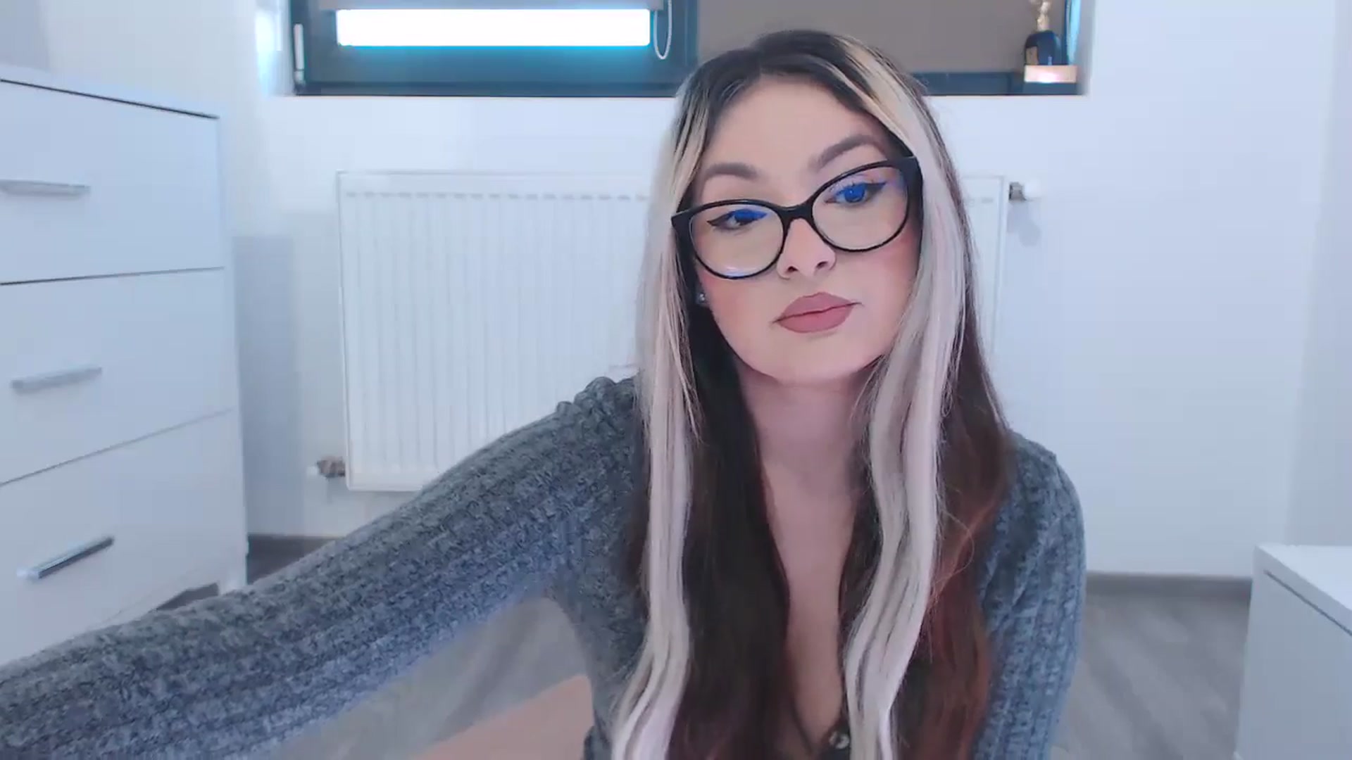 Gallery image thumbnail from rainbowsky's myfreecams stream on, 01/23/2025, 14:19 image 12 of 20