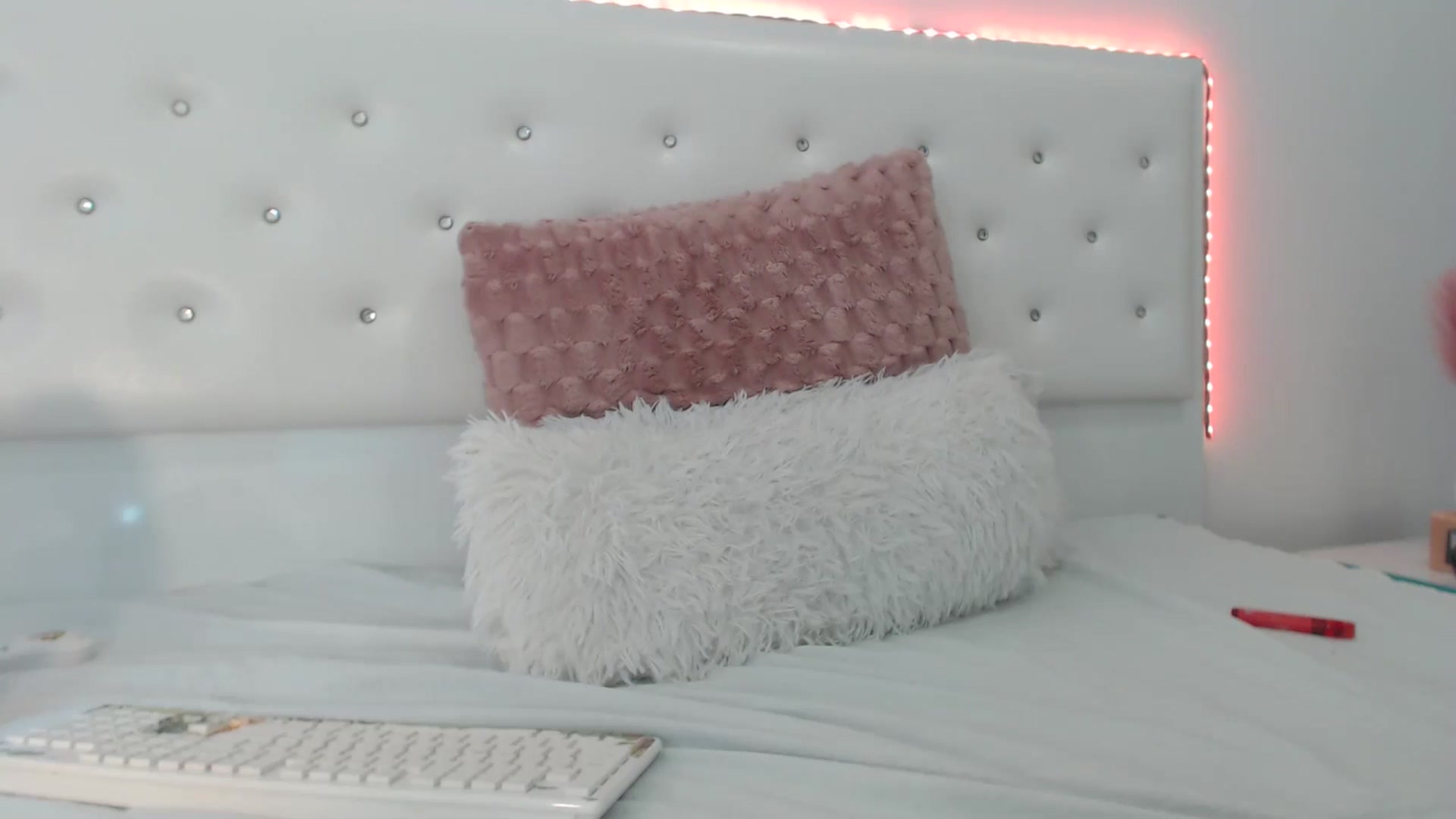 Gallery image thumbnail from rainbowsky's myfreecams stream on, 08/17/2025, 15:08 image 3 of 20