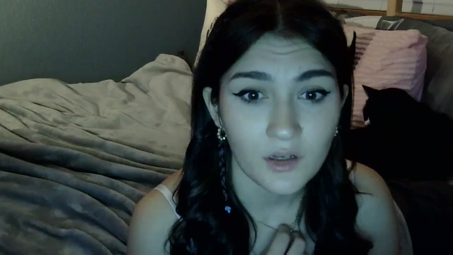 Gallery image thumbnail from realangel's myfreecams stream on, 09/03/2024, 05:26 image 9 of 20