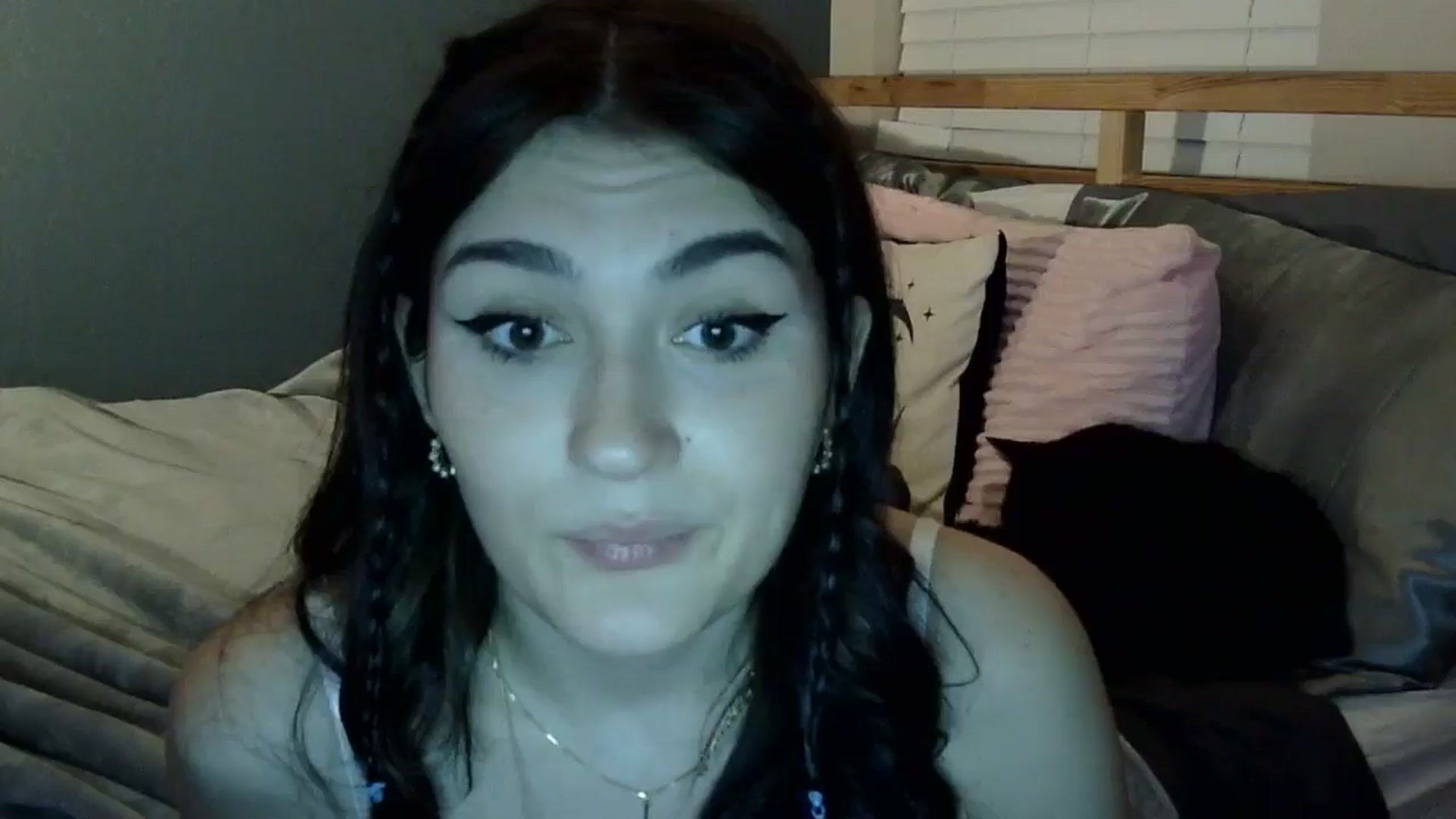 Gallery image thumbnail from realangel's myfreecams stream on, 09/03/2024, 05:26 image 3 of 20