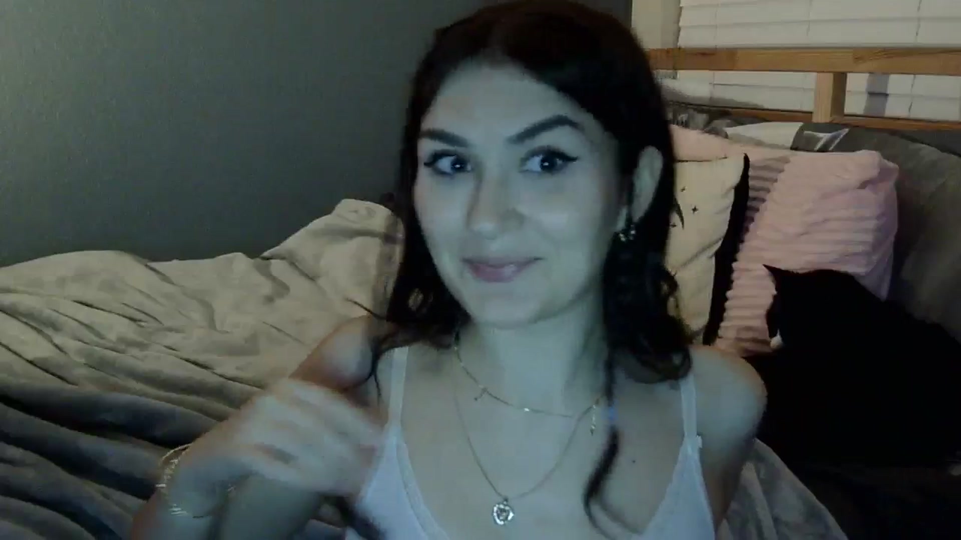 Gallery image thumbnail from realangel's myfreecams stream on, 09/03/2024, 05:26 image 5 of 20