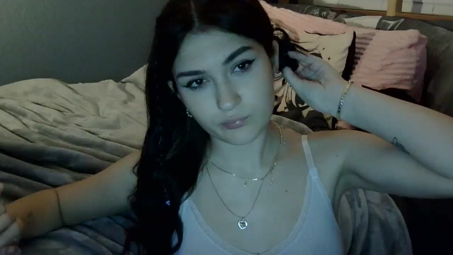 Gallery image thumbnail from realangel's myfreecams stream on, 09/03/2024, 05:26 image 8 of 20