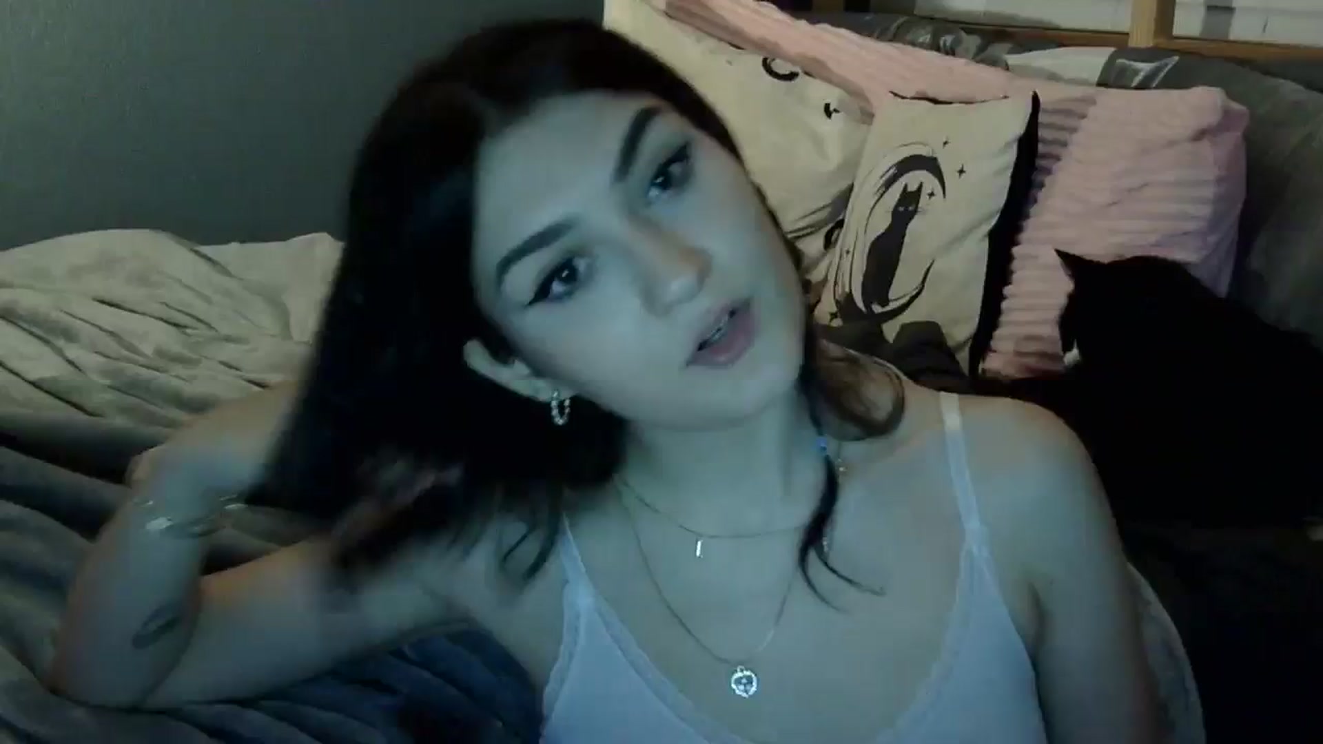 Gallery image thumbnail from realangel's myfreecams stream on, 09/03/2024, 05:26 image 6 of 20