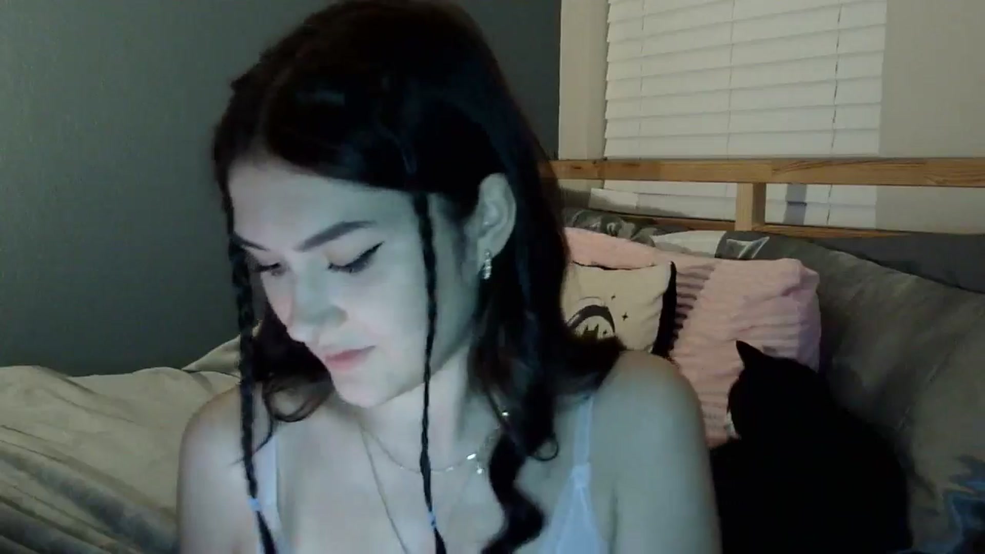 Gallery image thumbnail from realangel's myfreecams stream on, 09/03/2024, 05:26 image 2 of 20