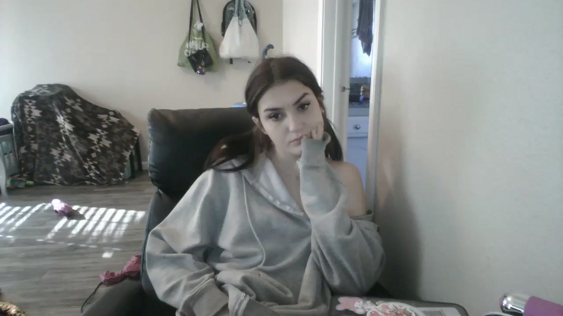 Gallery image thumbnail from realangel's myfreecams stream on, 09/26/2024, 15:12 image 17 of 20