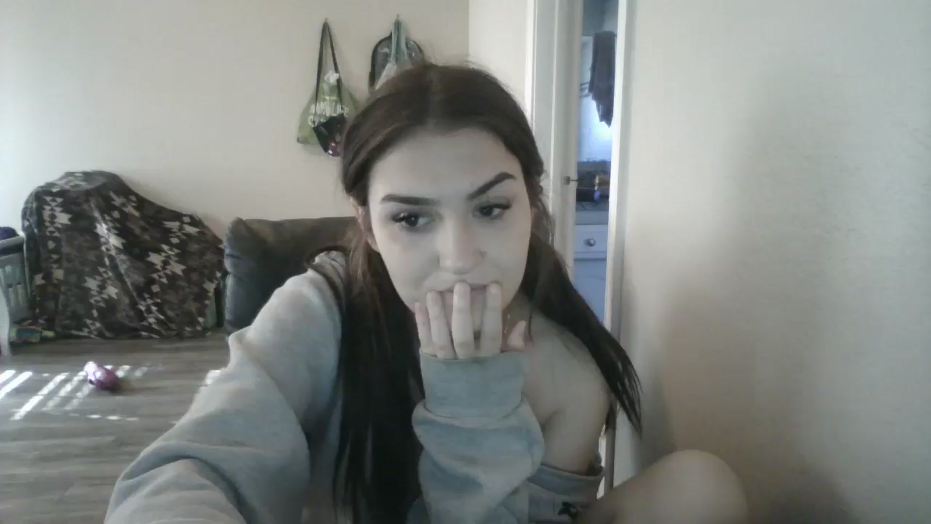 Gallery image thumbnail from realangel's myfreecams stream on, 09/26/2024, 15:12 image 12 of 20