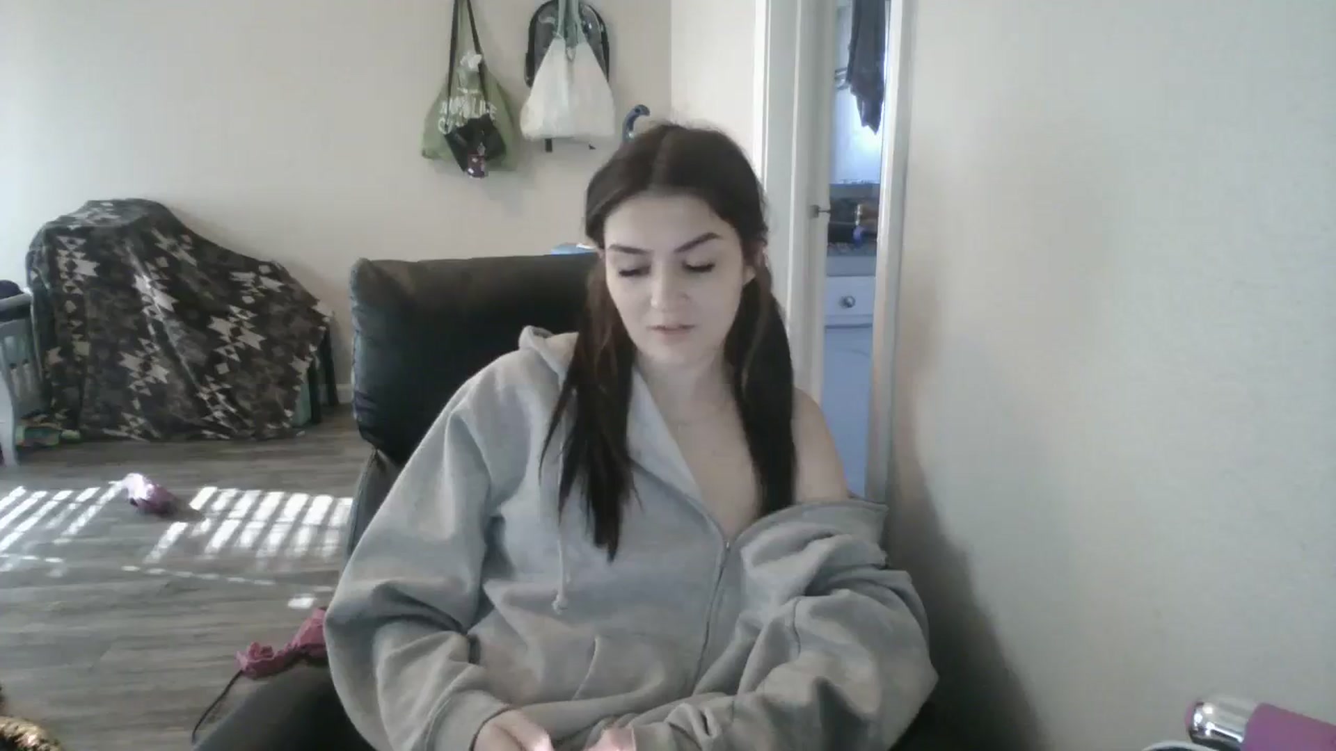 Gallery image thumbnail from realangel's myfreecams stream on, 09/26/2024, 15:12 image 16 of 20