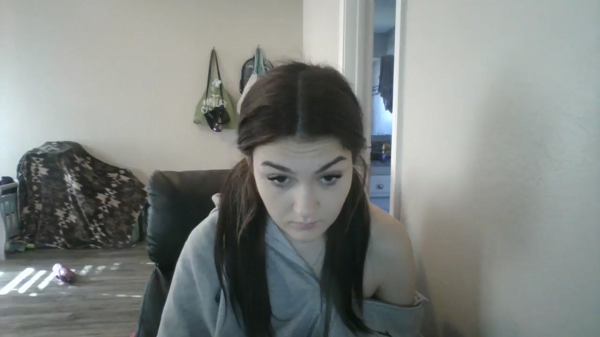 Gallery image thumbnail from realangel's myfreecams stream on, 09/26/2024, 15:12 image 8 of 20