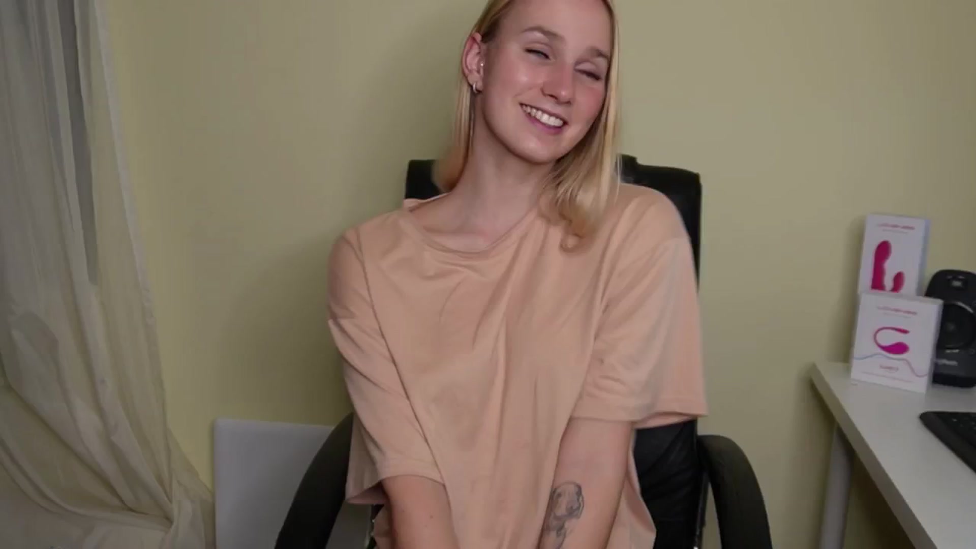 Gallery image thumbnail from realmiagold's myfreecams stream on, 03/13/2024, 17:12 image 7 of 20