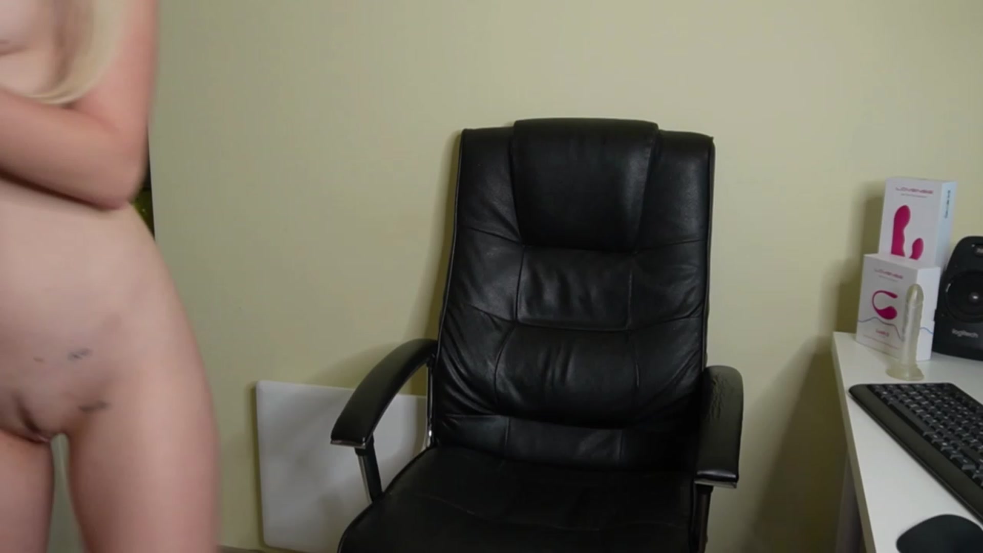 Gallery image thumbnail from realmiagold's myfreecams stream on, 03/16/2024, 18:28 image 5 of 20