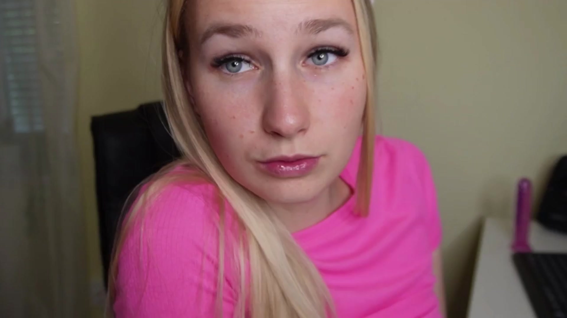 Gallery image thumbnail from realmiagold's myfreecams stream on, 04/01/2024, 09:59 image 3 of 20