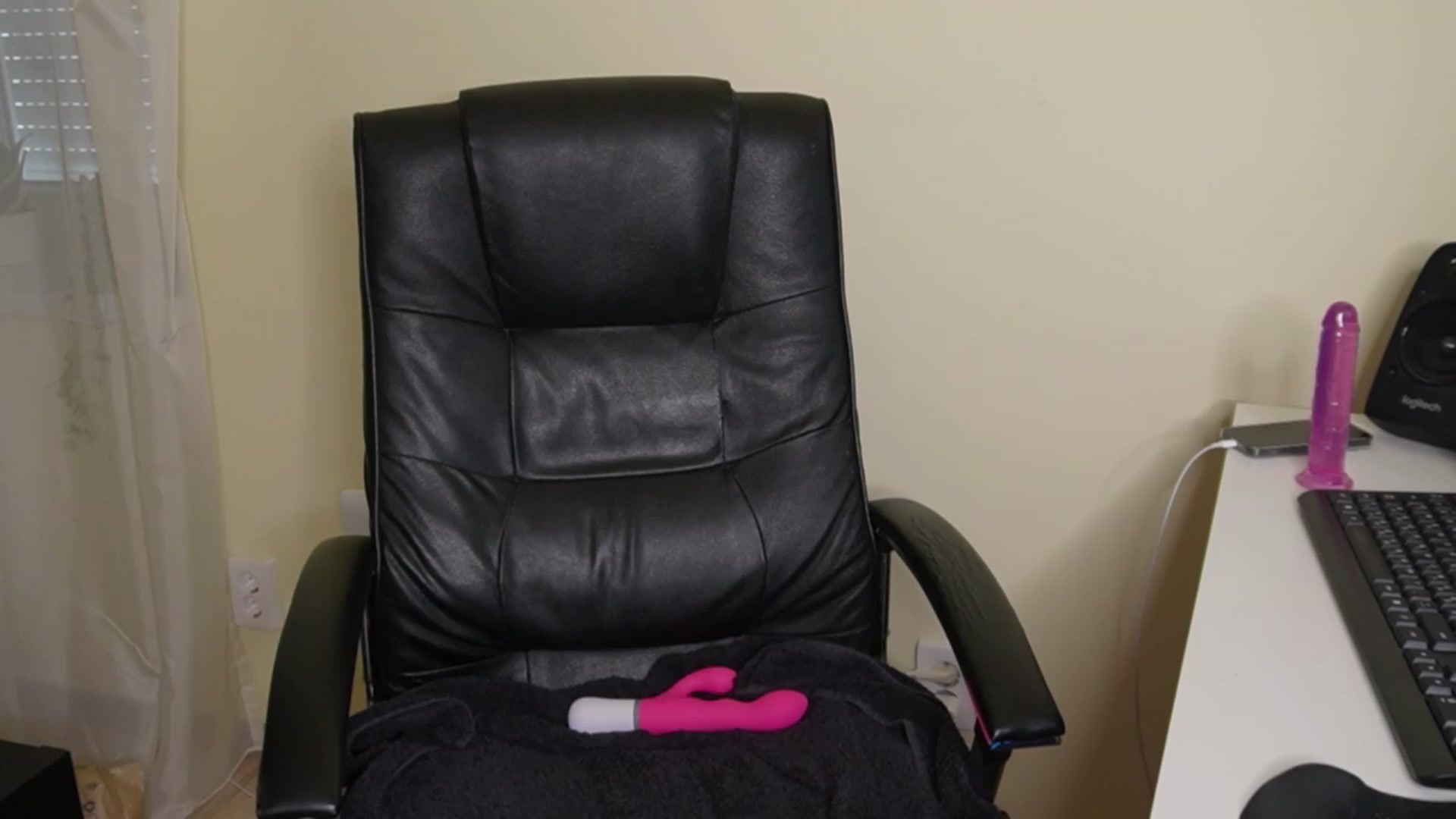 Gallery image thumbnail from realmiagold's myfreecams stream on, 04/01/2024, 09:59 image 20 of 20