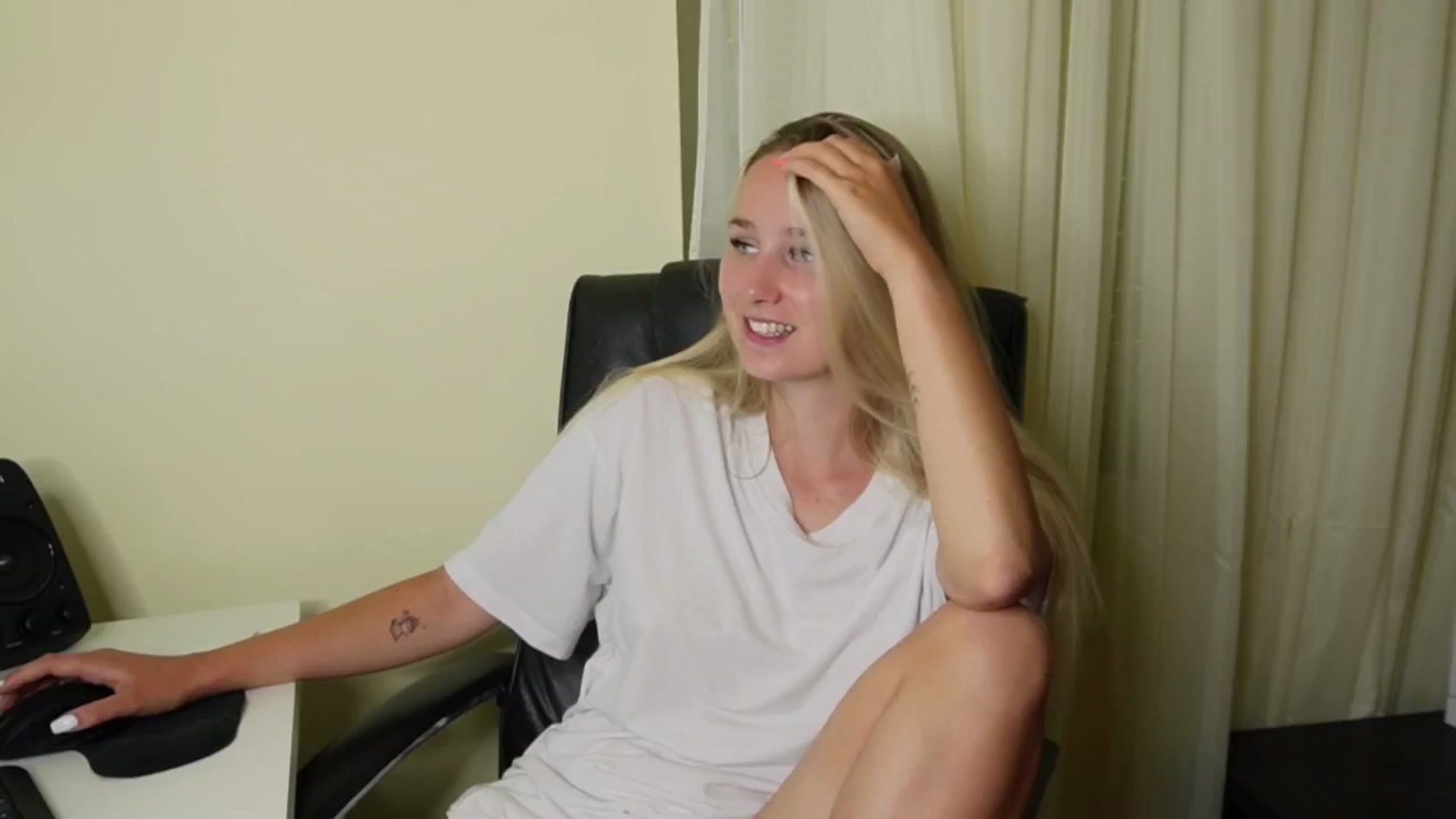 Gallery image thumbnail from realmiagold's myfreecams stream on, 06/09/2024, 10:17 image 4 of 20