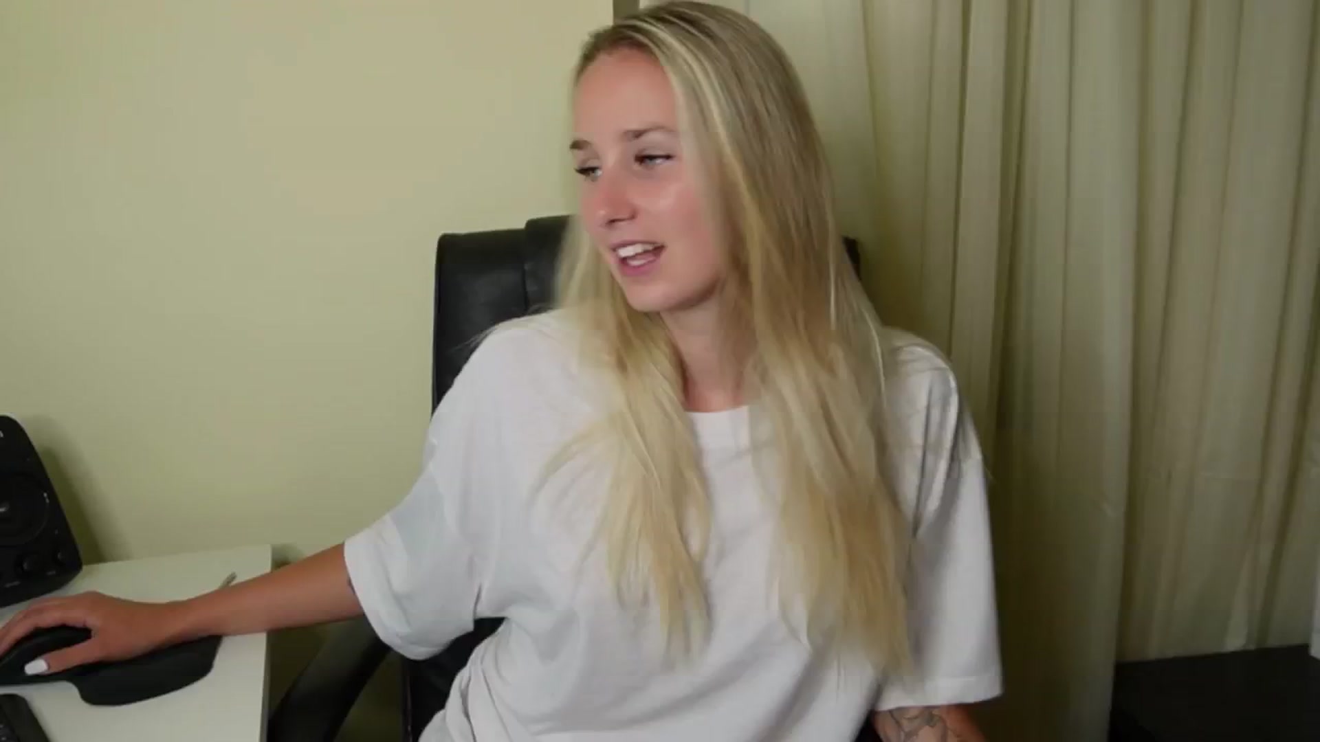 Gallery image thumbnail from realmiagold's myfreecams stream on, 06/09/2024, 10:17 image 5 of 20