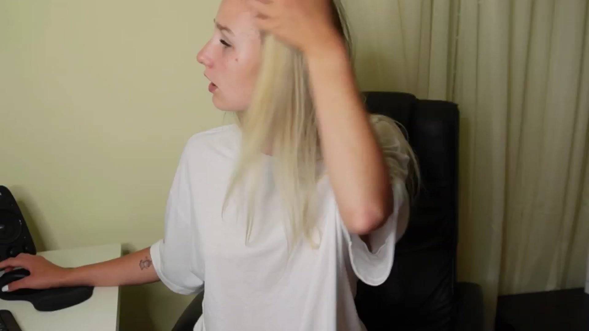 Gallery image thumbnail from realmiagold's myfreecams stream on, 06/09/2024, 10:17 image 8 of 20