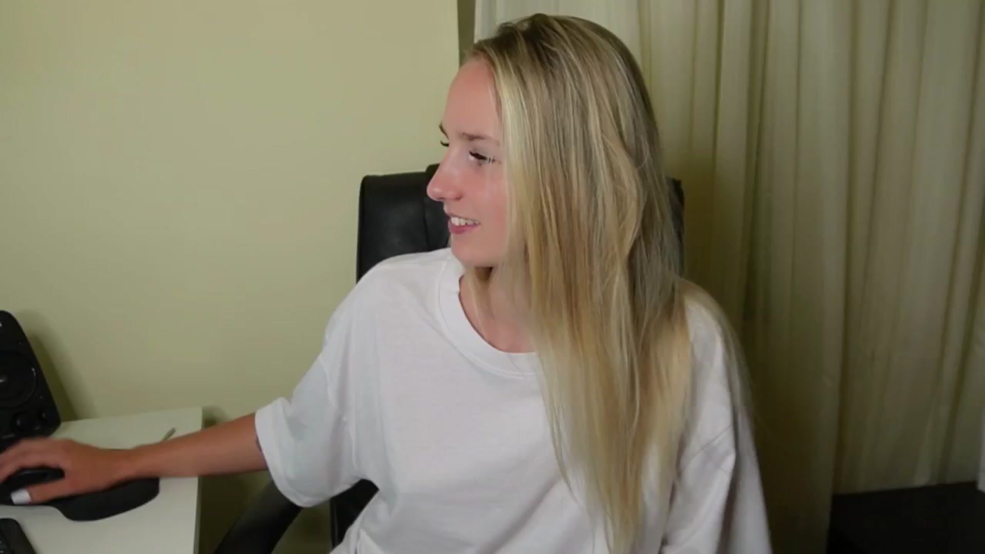 Gallery image thumbnail from realmiagold's myfreecams stream on, 06/09/2024, 10:17 image 6 of 20