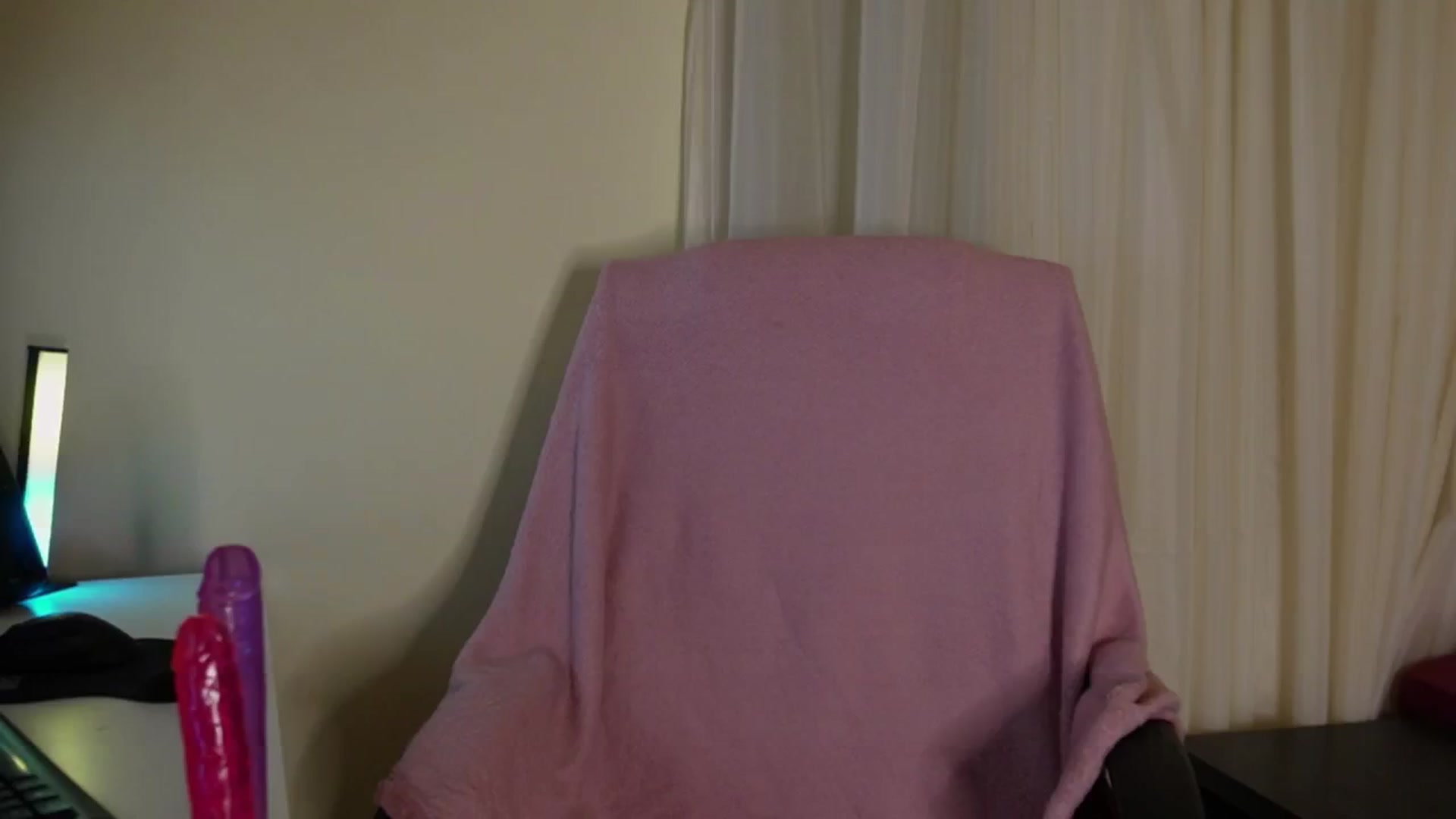 Gallery image thumbnail from realmiagold's myfreecams stream on, 08/05/2024, 19:03 image 17 of 20