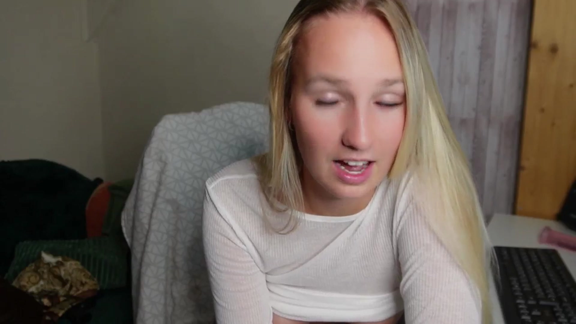 Gallery image thumbnail from realmiagold's myfreecams stream on, 09/19/2024, 06:08 image 20 of 20