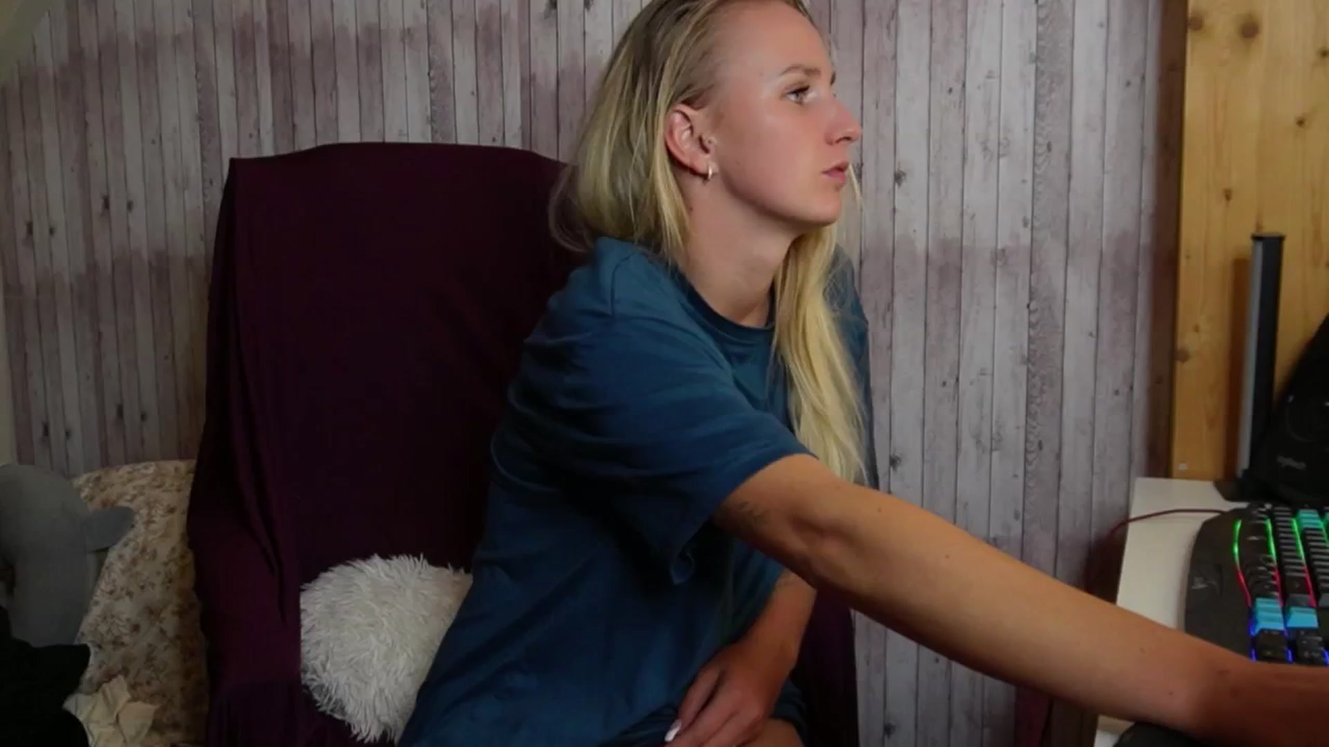 Gallery image thumbnail from realmiagold's myfreecams stream on, 10/22/2024, 19:53 image 19 of 20