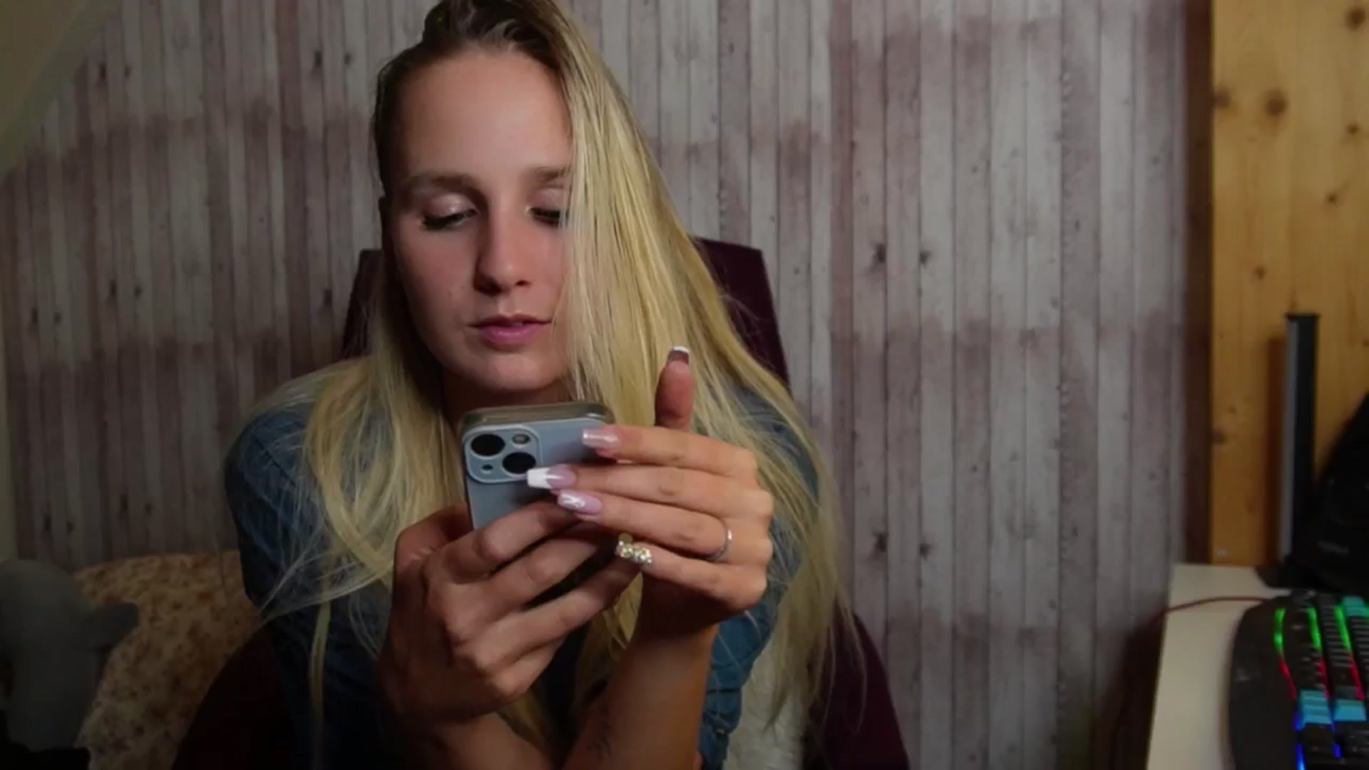 Gallery image thumbnail from realmiagold's myfreecams stream on, 10/22/2024, 19:53 image 6 of 20