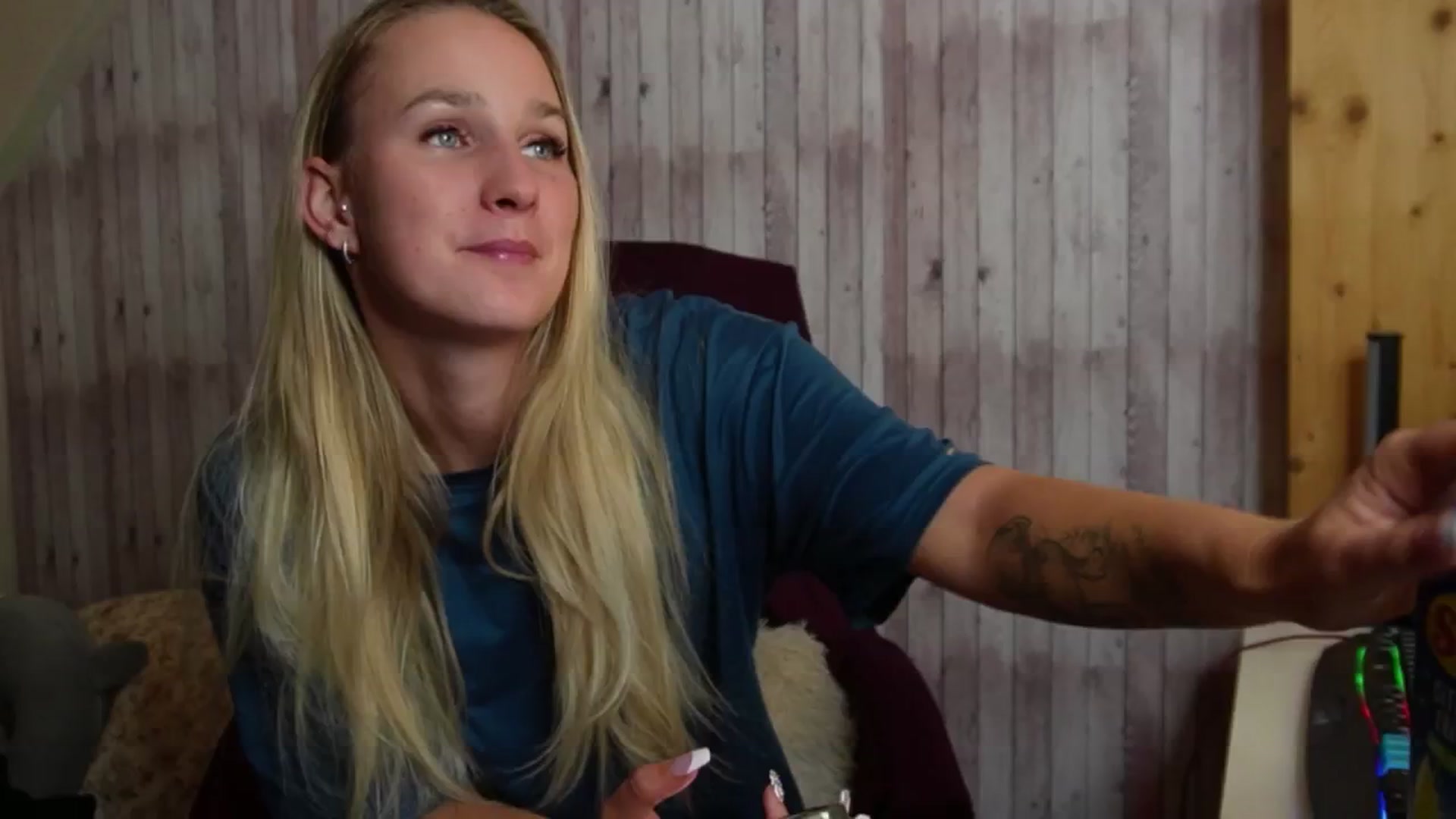 Gallery image thumbnail from realmiagold's myfreecams stream on, 10/22/2024, 19:53 image 4 of 20