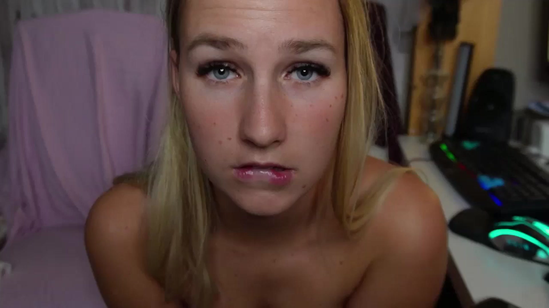Gallery image thumbnail from realmiagold's myfreecams stream on, 11/02/2024, 06:11 image 9 of 20