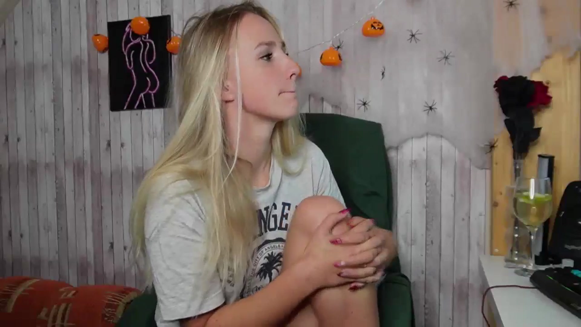 Gallery image thumbnail from realmiagold's myfreecams stream on, 11/09/2024, 15:17 image 4 of 20