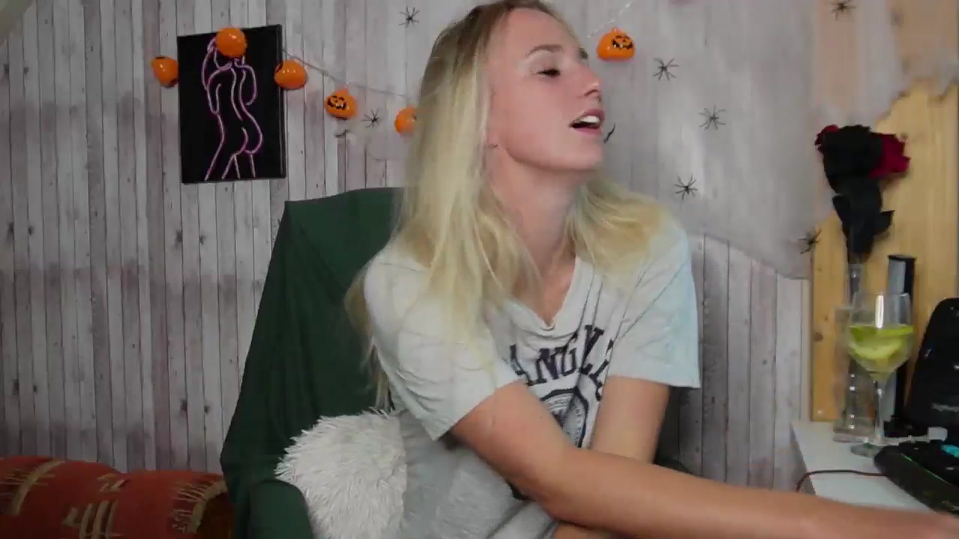 Gallery image thumbnail from realmiagold's myfreecams stream on, 11/09/2024, 15:17 image 11 of 20