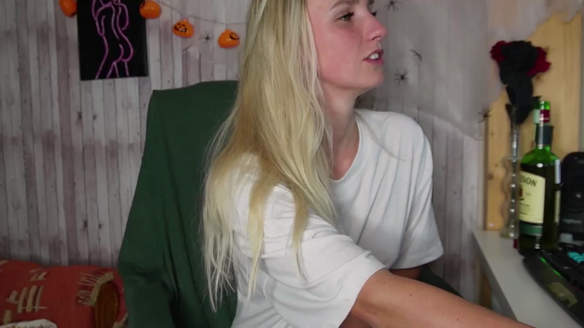 Gallery image thumbnail from realmiagold's myfreecams stream on, 11/11/2024, 17:46 image 17 of 20